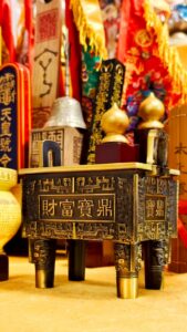 Treasure Cauldron — Metal — Wealth-Attracting — Decorative Ornament