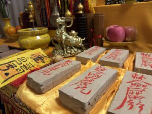 Dragon Vein Soil — Wealth-Attracting Ornament